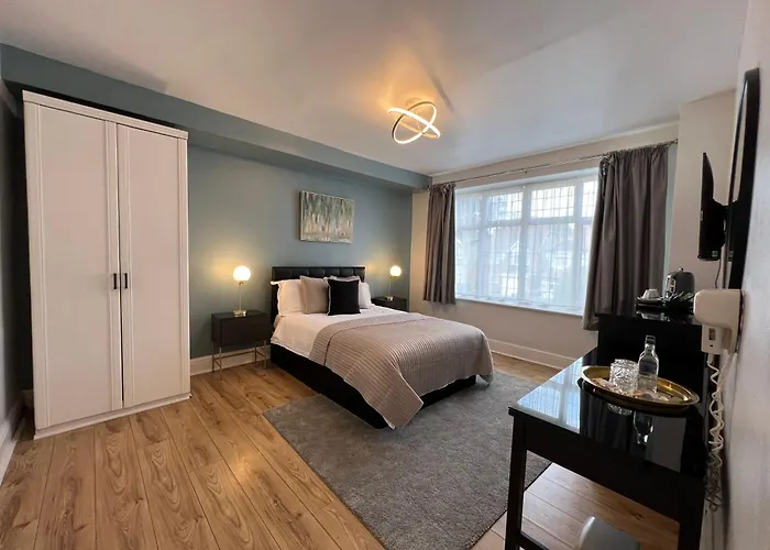 Madonna Halley Hotel