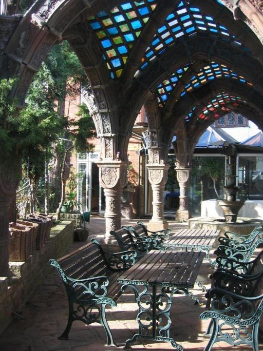 Madonna Halley Hotel