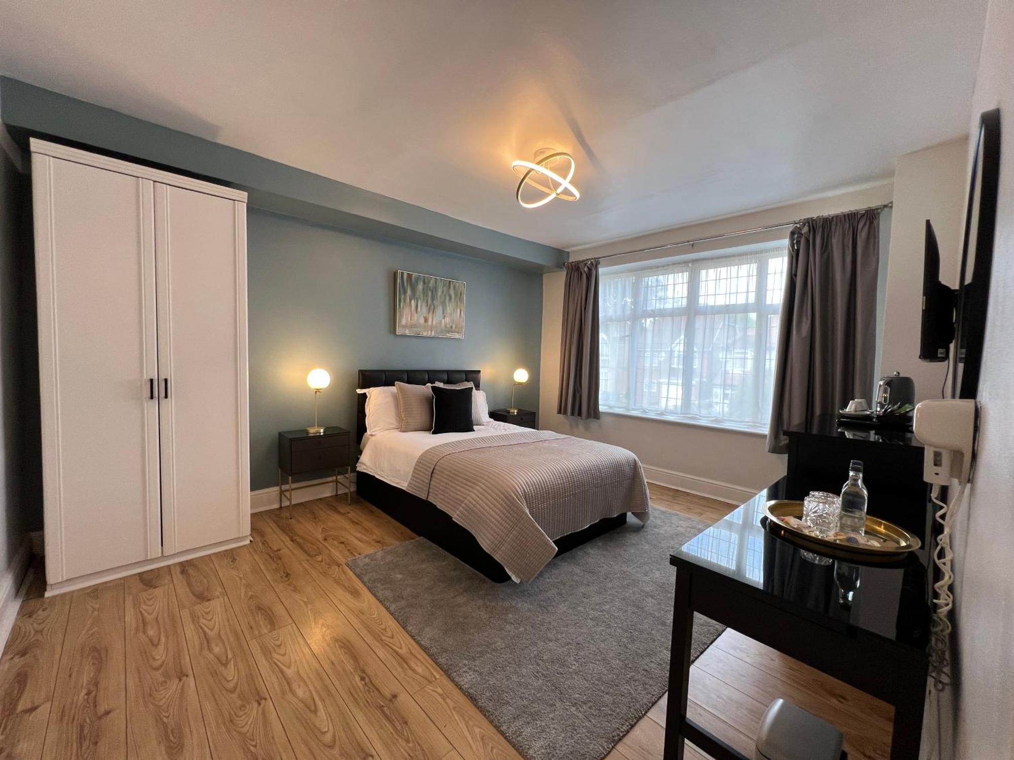 Madonna Halley Hotel 2*