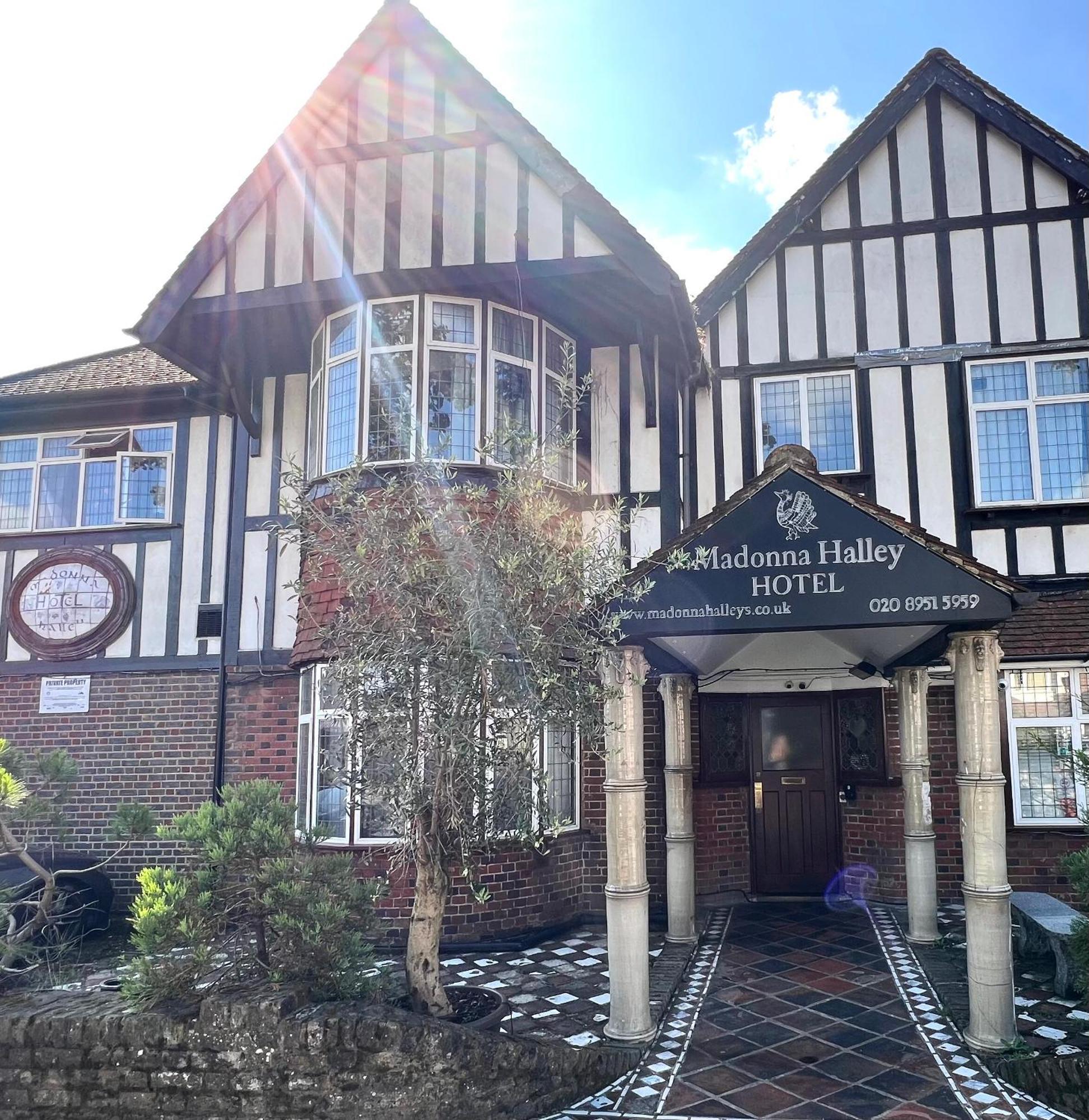 Madonna Halley Hotel Edgware